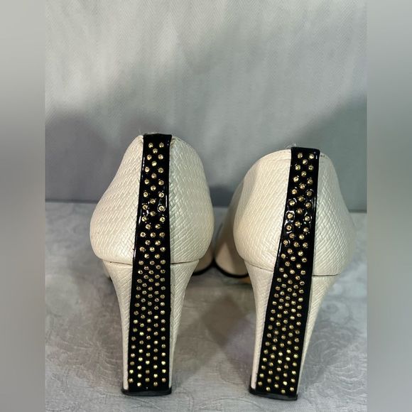 Timothy Hitsman Cream Textured Shoes Gold Studded Heels Patent Leather Toes 7.5N - Picture 4 of 12